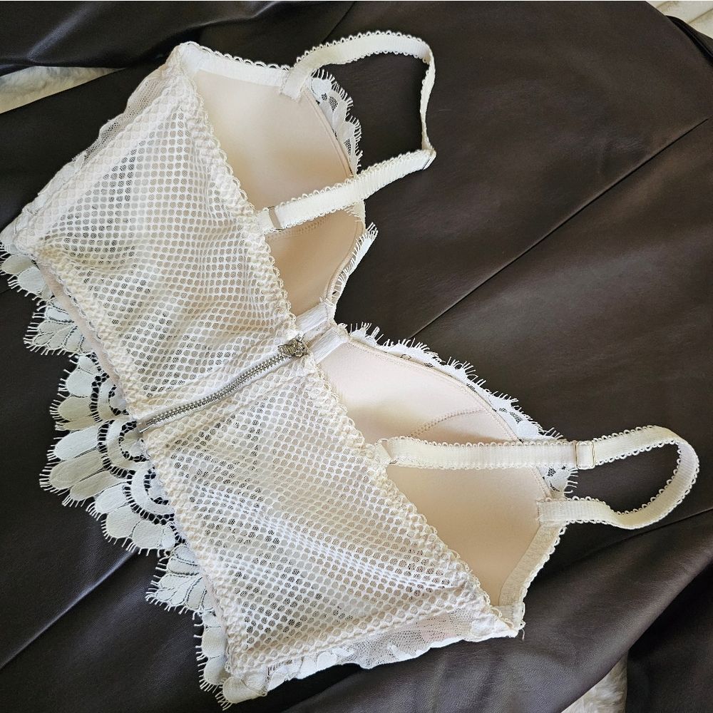 Victoria's Secret Lace Bustier in Cream - Picture 3 of 5